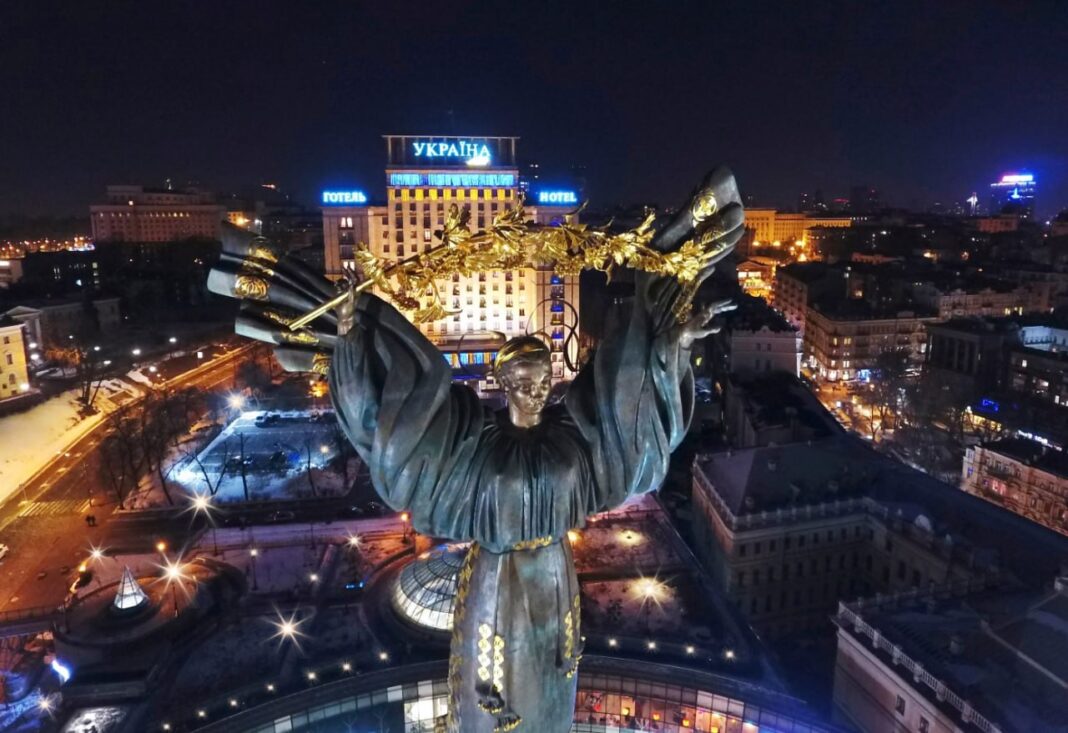 Готель «Україна» вперше показав архівні кадри будівництва та Майдану за 65 років